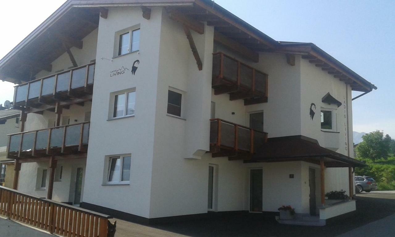 Ladis Living Apartment Luaran gambar